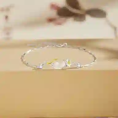 凤祥囍事 老凤祥 十二月水仙花 蝴蝶结 国潮甜美高级森系浪漫闪耀璀璨星蝶麦穗幸运时尚百搭穗穗轻奢花朵元素#好运 玉髓 手链 女款