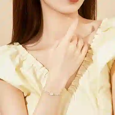 凤祥囍事 老凤祥 十二月水仙花 蝴蝶结 国潮甜美高级森系浪漫闪耀璀璨星蝶麦穗幸运时尚百搭穗穗轻奢花朵元素#好运 玉髓 手链 女款