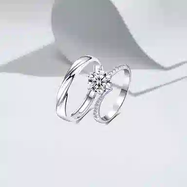 【莫桑钻|999足银】 凤祥囍事 钟爱久久 真情承诺 爆闪一克拉钻戒对戒 素圈可调节 女友 甜蜜告白 轻奢闪耀礼盒 纯银 戒指 男女同款情侣款