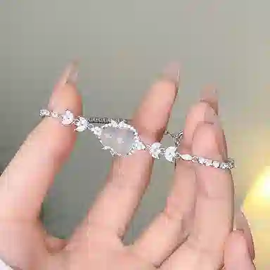 925