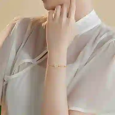 凤祥囍事 老凤祥 山茶花小众 清冷高级设计极简百搭显气质优雅贵气感 蝴蝶玫瑰 接住幸运的玄学轻奢小众温柔 和田玉手链 青白玉 女款