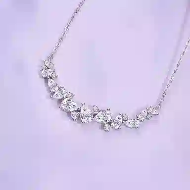 【圣诞跨年送礼】 中国珠宝 紫藤花 摇曳花枝为灵感 散发出高级优雅的魅力 代表着彼此缱绻的羁绊 和一份追求浪漫美好的勇气 足银 项链 女款