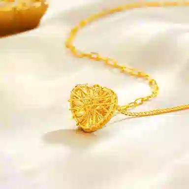 中国珠宝 爱心锁骨链  浪漫爱心 心心相印恋爱 轻奢高级感  璀璨爱心 时尚精致 浪漫怦然心动 足金 按克计价 黄金项链 女款