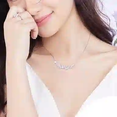 【圣诞跨年送礼】 中国珠宝 紫藤花 摇曳花枝为灵感 散发出高级优雅的魅力 代表着彼此缱绻的羁绊 和一份追求浪漫美好的勇气 足银 项链 女款