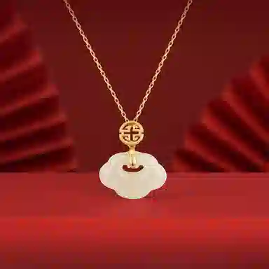 中国珠宝 平安锁锁骨链 福运随行 平安吉祥 细致精美 新中式国风简约设计感 平安喜乐 幸福相伴通勤显气质 玉髓 项链 女款