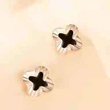 【可刻字写贺卡】 中国珠宝 四叶草 时刻为你守护她 爱要始于行动 浪漫轻奢 百搭精致日常通勤显气质 玛瑙 耳钉 女款