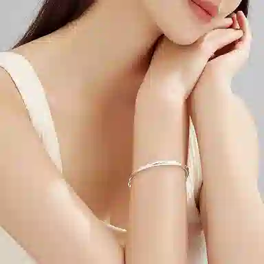 中国珠宝 四叶草推拉 爱心的四叶草 每一片都是爱你的形状  时来运转一帆风顺 新中式国潮风 轻奢精致高级感 足银 手镯 女款