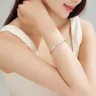 中国珠宝 四叶草推拉 爱心的四叶草 每一片都是爱你的形状  时来运转一帆风顺 新中式国潮风 轻奢精致高级感 足银 手镯 女款