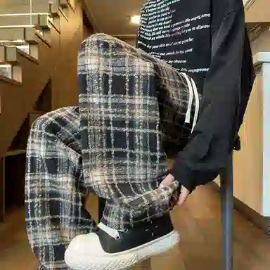 D&W Classic Christmas Red Plaid Sweatpants