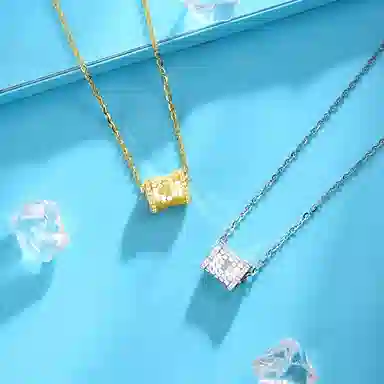 925
