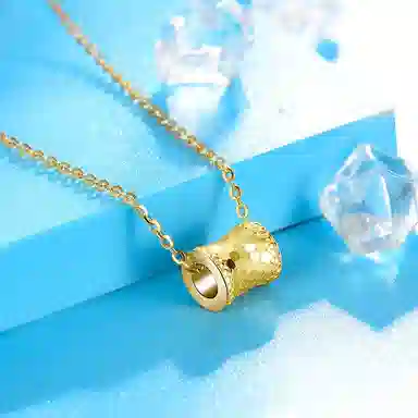 925