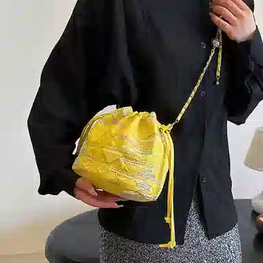 雅鹿 时尚波纹日常通勤优雅大学生上课外出精美配色高级水桶百搭菜篮子印花 尼龙布 斜挎包 男女同款情侣款 黑色/黄色/蓝色/白色/粉色