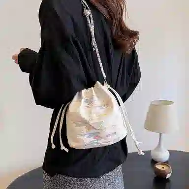 雅鹿 时尚波纹日常通勤优雅大学生上课外出精美配色高级水桶百搭菜篮子印花 尼龙布 斜挎包 男女同款情侣款 黑色/黄色/蓝色/白色/粉色