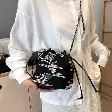 雅鹿 时尚波纹日常通勤优雅大学生上课外出精美配色高级水桶百搭菜篮子印花 尼龙布 斜挎包 男女同款情侣款 黑色/黄色/蓝色/白色/粉色