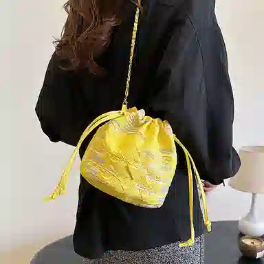 雅鹿 时尚波纹日常通勤优雅大学生上课外出精美配色高级水桶百搭菜篮子印花 尼龙布 斜挎包 男女同款情侣款 黑色/黄色/蓝色/白色/粉色