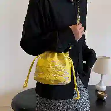 雅鹿 时尚波纹日常通勤优雅大学生上课外出精美配色高级水桶百搭菜篮子印花 尼龙布 斜挎包 男女同款情侣款 黑色/黄色/蓝色/白色/粉色