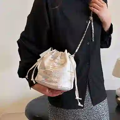 雅鹿 时尚波纹日常通勤优雅大学生上课外出精美配色高级水桶百搭菜篮子印花 尼龙布 斜挎包 男女同款情侣款 黑色/黄色/蓝色/白色/粉色