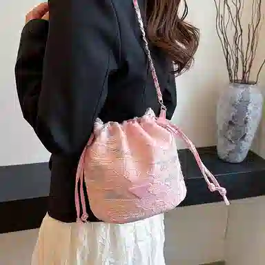 雅鹿 时尚波纹日常通勤优雅大学生上课外出精美配色高级水桶百搭菜篮子印花 尼龙布 斜挎包 男女同款情侣款 黑色/黄色/蓝色/白色/粉色