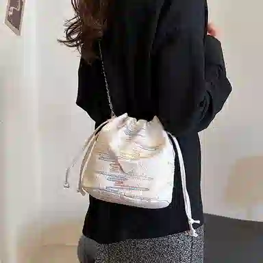 雅鹿 时尚波纹日常通勤优雅大学生上课外出精美配色高级水桶百搭菜篮子印花 尼龙布 斜挎包 男女同款情侣款 黑色/黄色/蓝色/白色/粉色