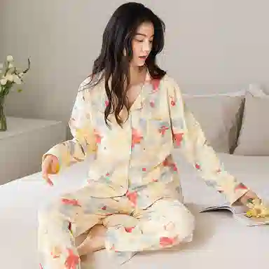 梦特娇 枫叶长袖长裤翻领开衫家居服 休闲风精致高级感亲肤舒适纯棉保暖上衣可外穿睡衣套装 秋冬季 女款 两件套 米黄色