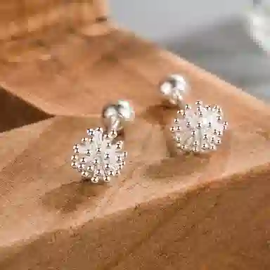 零界 浪漫蒲公英花朵 轻奢精致小众高级感设计 气质养耳洞防堵 冷淡风素圈镂空椭圆睡觉免摘耳饰 合金 耳钉 女款