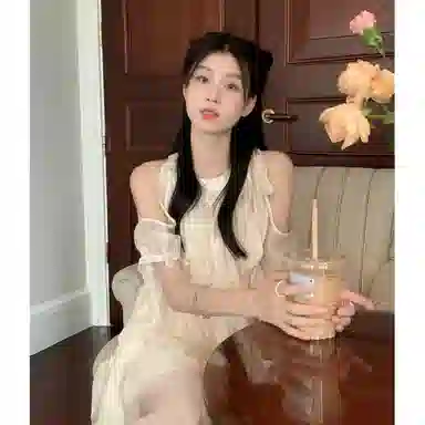 兰缪 法式设计感小众挂脖裙小个子纯欲露肩绑带圆领短袖连衣裙 女款