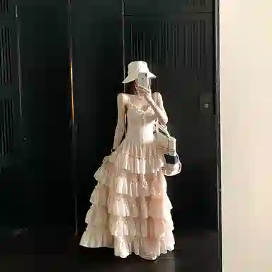 桴生 法式重工蕾丝拼接收腰显瘦立体蛋糕气质度假风长裙吊带连衣裙 女款