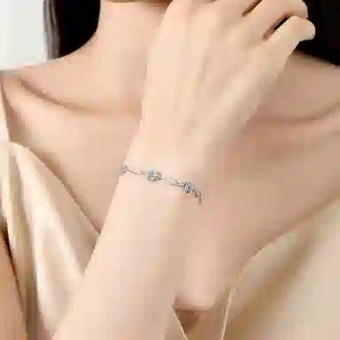 925