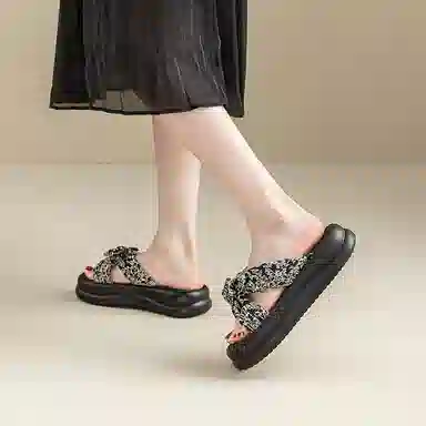 Warrior French Chic Slide Sandals Black Cream