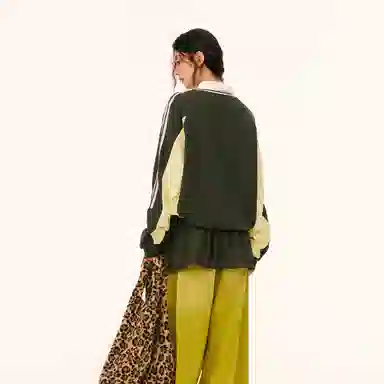 Mmlg V-neck Logo Sweatshirt