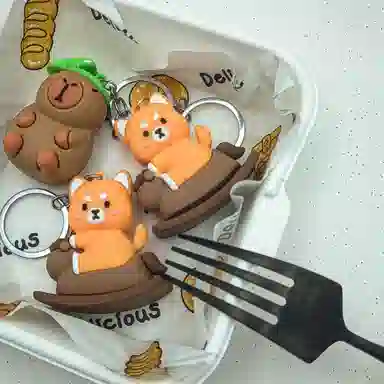 简应舒 创意可爱卡通小马摇板手礼书包 塑料 挂件 男女同款情侣款