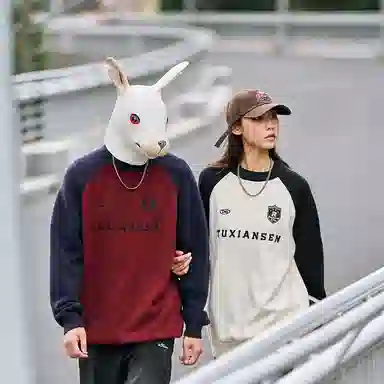 兔先森 美式复古字母刺绣插肩袖宽松时尚百搭拼接撞色圆领套头保暖长袖针织衫 男女同款