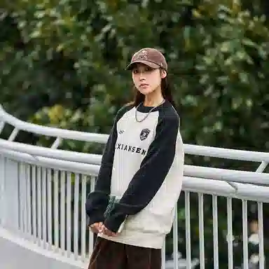 兔先森 美式复古字母刺绣插肩袖宽松时尚百搭拼接撞色圆领套头保暖长袖针织衫 男女同款