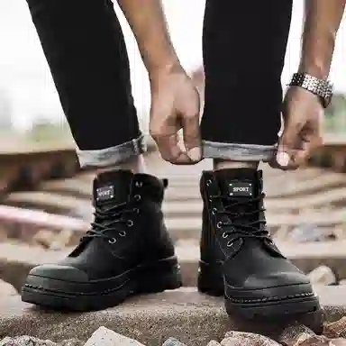 Yiminu Martin Boots Black