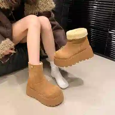 依米奴 绒面 高颜值  加绒舒适 降温保暖 小个子增高 显瘦 两穿 时尚潮流 低调百搭 日常通勤 轻便柔软 一脚蹬 雪地靴 女