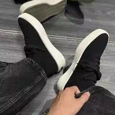 依米奴 高颜值 绒面 精致细腻 高档轻奢 增高 年轻 小众 旅游驾车 时尚潮流 百搭 脚感舒适 复古英伦风 低帮 板鞋 男款