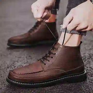 依米奴 高颜值 英伦风 经典复古 高级感 年轻 时尚潮流 脚感舒适 低调百搭 日常通勤 职场 简约帅气 轻便柔软  马丁靴 男款