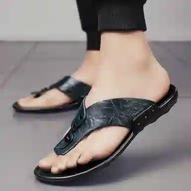 依米奴 简约大气 轻盈舒适 耐磨 人体工学 轻松自如 简洁大方 经典简约 个性潮流 缓震舒适 露趾设计 吸汗干爽  皮革拼接人字拖鞋 男款