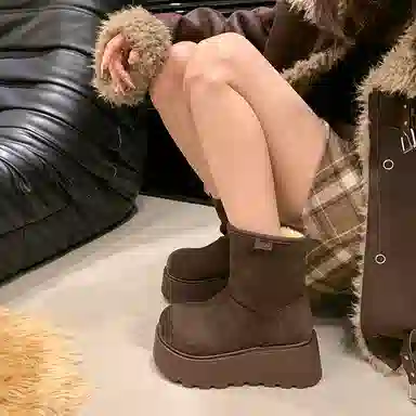 依米奴 绒面 高颜值  加绒舒适 降温保暖 小个子增高 显瘦 两穿 时尚潮流 低调百搭 日常通勤 轻便柔软 一脚蹬 雪地靴 女