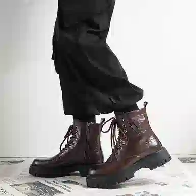 依米奴 户外外穿 英伦风 复古经典 高颜值 时尚潮流 脚感舒适 真皮质感 低调百搭 日常通勤 职场会议 简约帅气 轻便柔软  马丁靴 男款