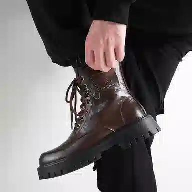 依米奴 户外外穿 英伦风 复古经典 高颜值 时尚潮流 脚感舒适 真皮质感 低调百搭 日常通勤 职场会议 简约帅气 轻便柔软  马丁靴 男款