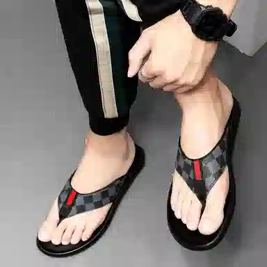 依米奴 高颜值 户外家居 真皮年轻 舒适柔软耐折 复古经典 雅痞帅气 真皮质感 柔软细腻 轻便 橡胶底 图腾车缝线 防磨人字拖鞋 男女同款