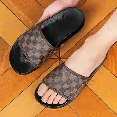 依米奴 高颜值 时尚潮流 脚感舒适 低调日常 通勤百搭 户外外穿 个性耐磨 居家室内 清爽不累脚 速干一字拖鞋 男款 棕色