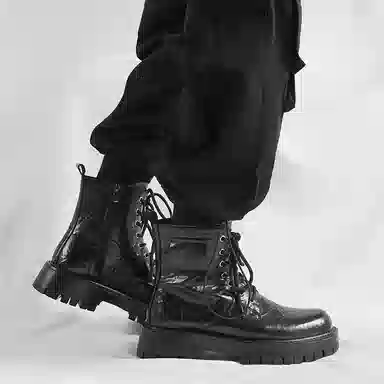 依米奴 户外外穿 英伦风 复古经典 高颜值 时尚潮流 脚感舒适 真皮质感 低调百搭 日常通勤 职场会议 简约帅气 轻便柔软  马丁靴 男款