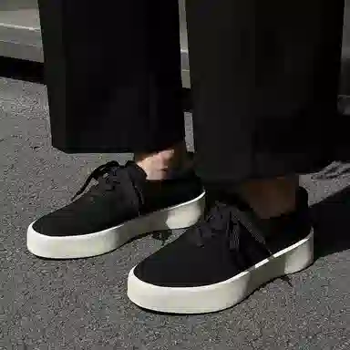 依米奴 高颜值 绒面 精致细腻 高档轻奢 增高 年轻 小众 旅游驾车 时尚潮流 百搭 脚感舒适 复古英伦风 低帮 板鞋 男款