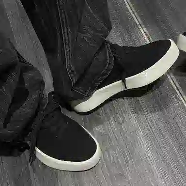 依米奴 高颜值 绒面 精致细腻 高档轻奢 增高 年轻 小众 旅游驾车 时尚潮流 百搭 脚感舒适 复古英伦风 低帮 板鞋 男款