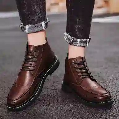 依米奴 高颜值 英伦风 经典复古 高级感 年轻 时尚潮流 脚感舒适 低调百搭 日常通勤 职场 简约帅气 轻便柔软  马丁靴 男款