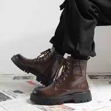 依米奴 户外外穿 英伦风 复古经典 高颜值 时尚潮流 脚感舒适 真皮质感 低调百搭 日常通勤 职场会议 简约帅气 轻便柔软  马丁靴 男款