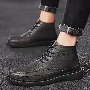 依米奴 高颜值 英伦风 经典复古 高级感 年轻 时尚潮流 脚感舒适 低调百搭 日常通勤 职场 简约帅气 轻便柔软  马丁靴 男款