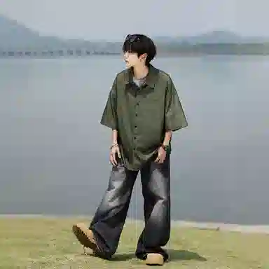 哲源 美式复古高街基础款冰丝牛仔垂感飘逸顺滑凉感高级感简约纯色无性别主义柔软亲肤舒适休闲百搭翻领短袖衬衫 男女同款